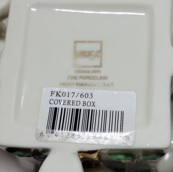 Mikasa Fine Porcelain Ribbon Holly Snowman Trio Hinged Lid Trinket Box - Picture 2 of 5